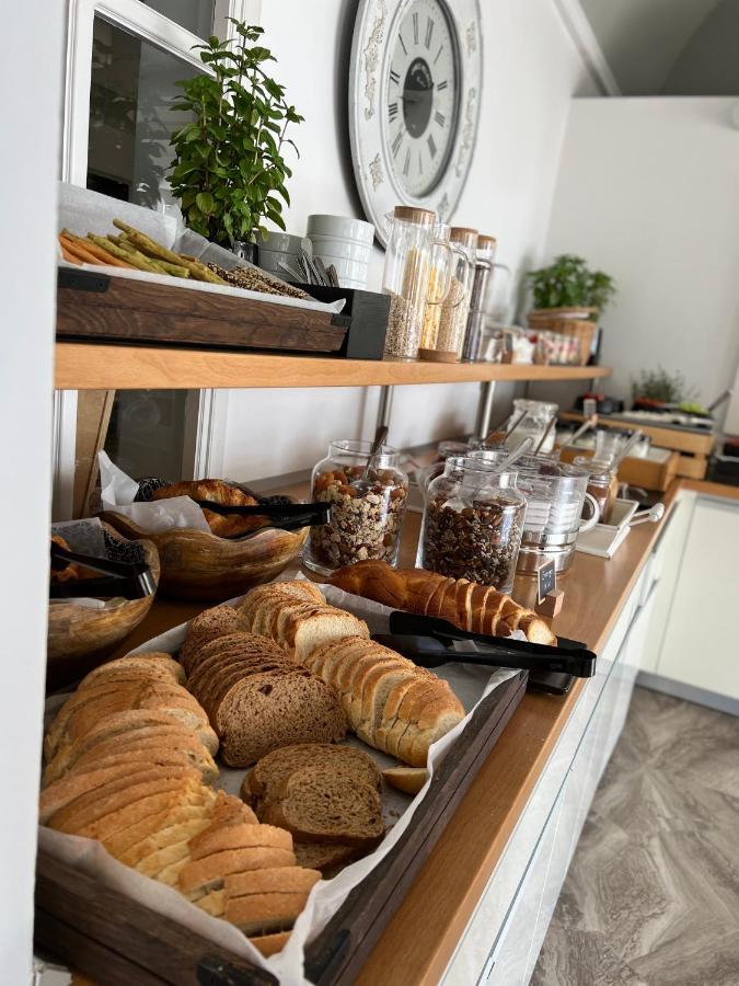 Hermes Hotel Kamári Eksteriør bilde